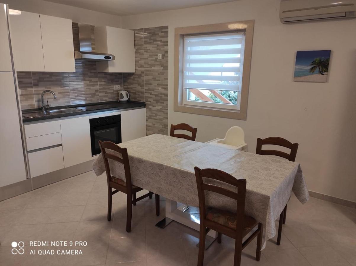 Apartments Marko Sutivan Insel Brac Exterior foto