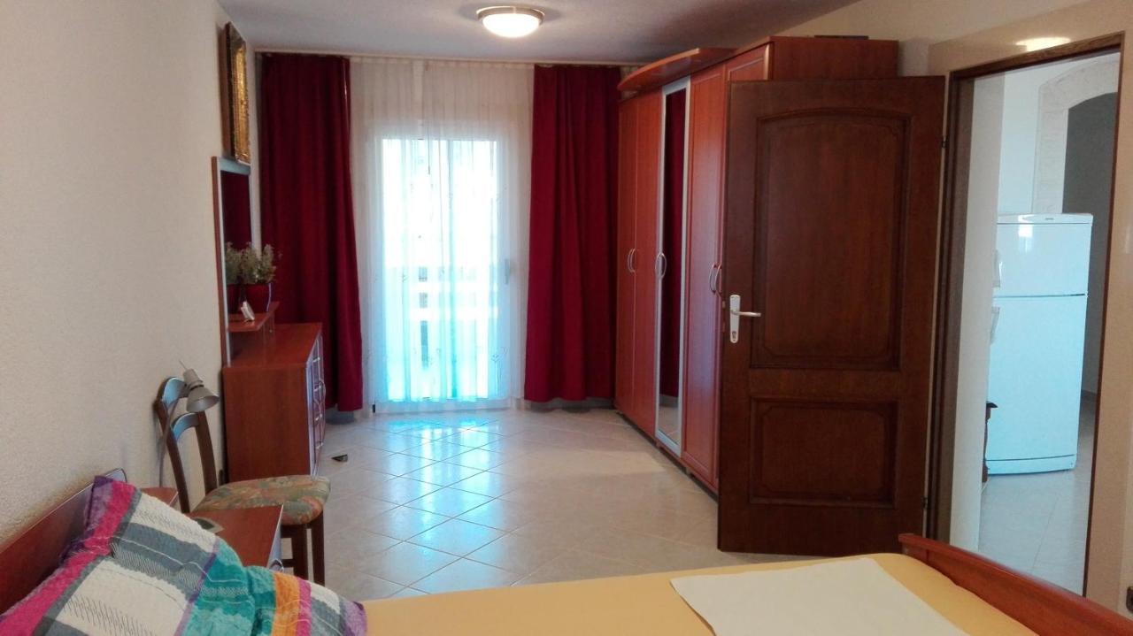 Apartments Marko Sutivan Insel Brac Exterior foto